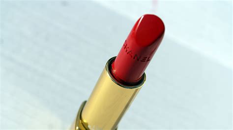 Review: Chanel Rouge Allure Lipstick 104 Passion 